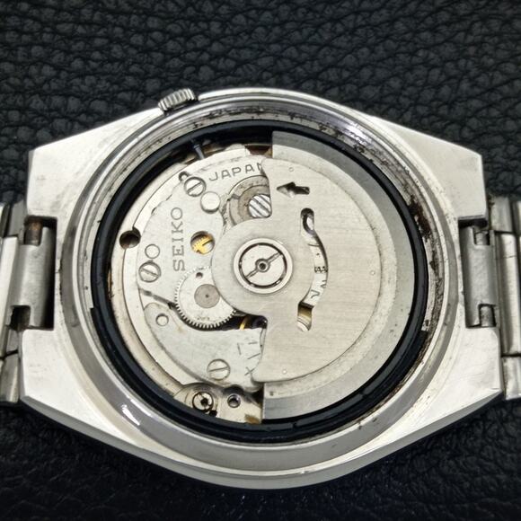 Vintage 1976 Seiko Automatic Mens Silver Watch W/daydate & Roman accents - Picture 10 of 10